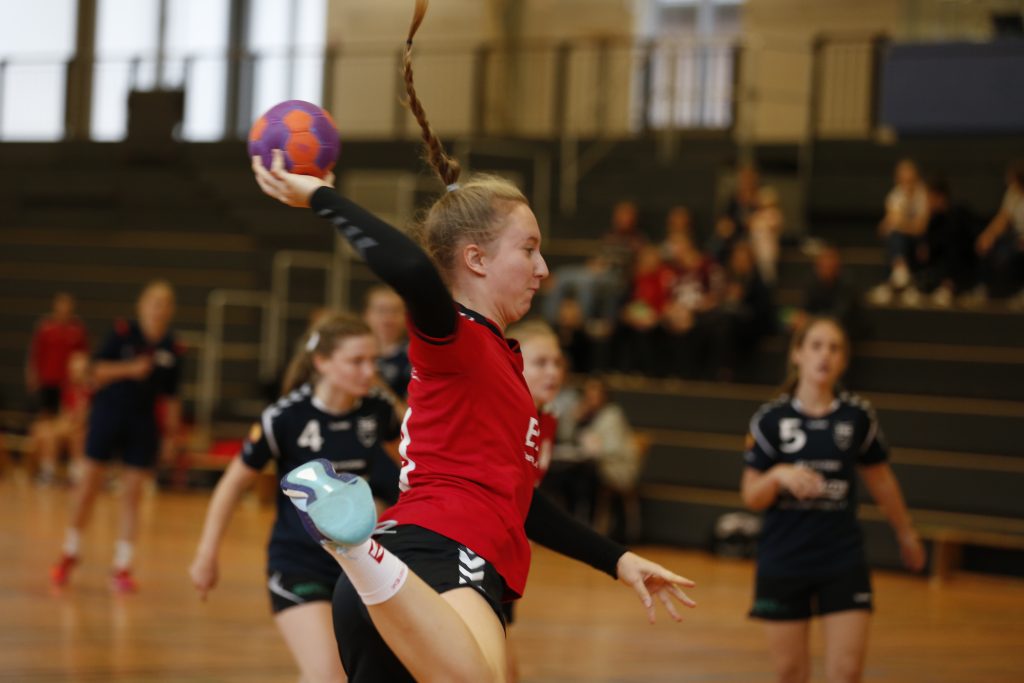 Die Handballerinnen des VfL Gladbeck gehen mit zwei neuen Spielerinnen in die Landesliga-Saison. Viele Unbekannte warten auf die Rot-Weißen.