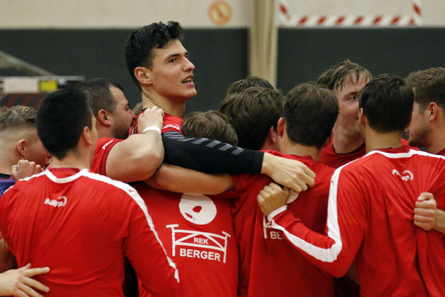 Shooter der Gladbecker Handballer will sich nach schwerer Verletzung rantasten. Er war schon in der Halle. Was sich dort komisch angefühlt hat.